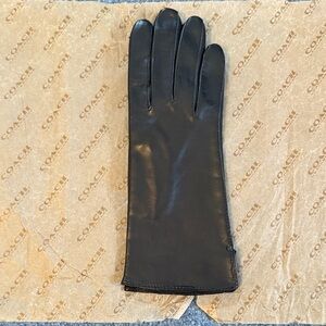 Coach Women's Elegant Black Leather Gloves